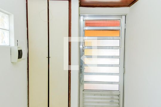 Corredor de Entrada  de casa para alugar com 2 quartos, 100m² em Jardim Artidoro, Guarulhos