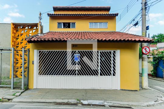 Fachada de casa para alugar com 2 quartos, 100m² em Jardim Artidoro, Guarulhos