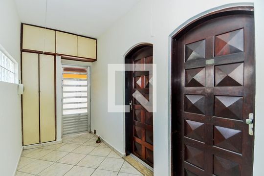 Corredor de Entrada  de casa para alugar com 2 quartos, 100m² em Jardim Artidoro, Guarulhos
