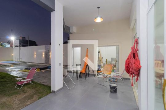 Quintal de casa à venda com 4 quartos, 600m² em Niterói, Canoas