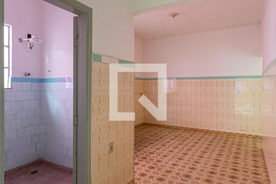Corredor de casa para alugar com 2 quartos, 83m² em Vila Pires, Santo André