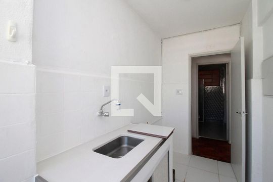 Cozinha de apartamento para alugar com 1 quarto, 40m² em Santa Efigênia, São Paulo
