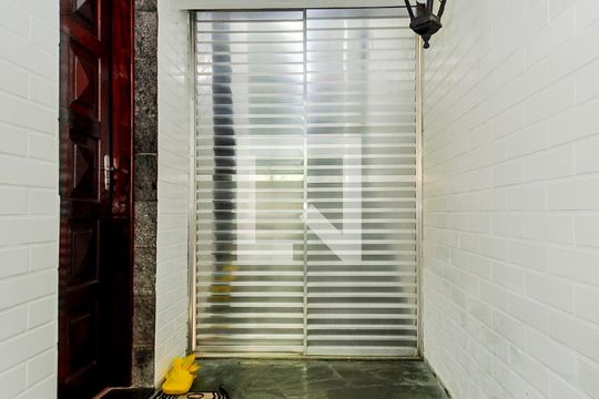 Corredor de Entrada  de casa à venda com 2 quartos, 110m² em Jardim Guimarães, Guarulhos