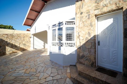 Fachada de casa à venda com 4 quartos, 300m² em Parque Taquaral, Campinas