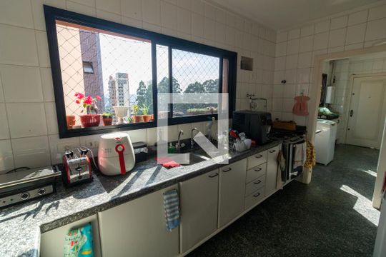 Cozinha  de apartamento para alugar com 3 quartos, 155m² em Vila Suzana, São Paulo
