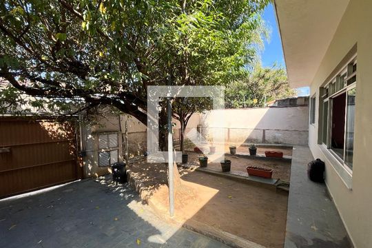 Área externa de casa à venda com 5 quartos, 310m² em Jardim Oriental, São Paulo
