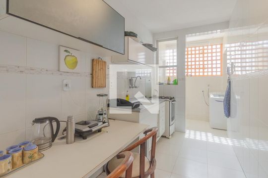 Cozinha de apartamento para alugar com 3 quartos, 105m² em Barra, Salvador