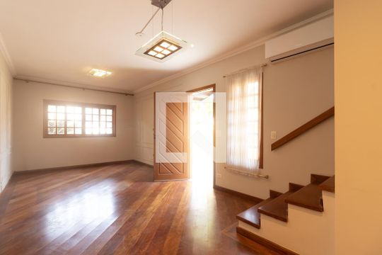 Sala de casa para alugar com 3 quartos, 180m² em Jardim da Gloria, Cotia