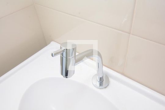 Banheiro - Torneira de casa de condomínio para alugar com 1 quarto, 50m² em Vila da Penha, Rio de Janeiro