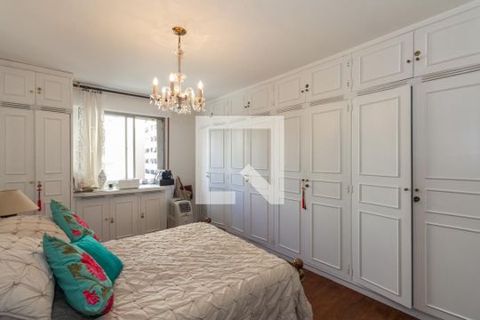 Suíte de apartamento à venda com 3 quartos, 194m² em Itaim Bibi, São Paulo