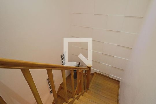 Escada de casa à venda com 2 quartos, 200m² em Quarta Parada, São Paulo