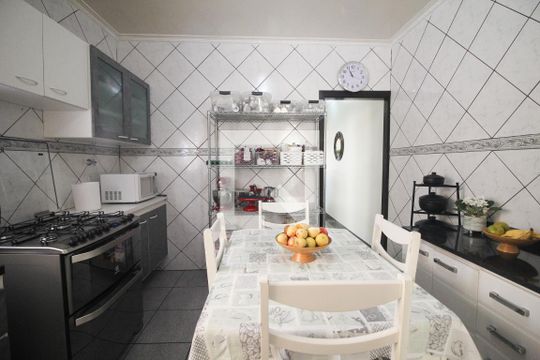 Cozinha de casa à venda com 3 quartos, 207m² em Vila Nivi, São Paulo