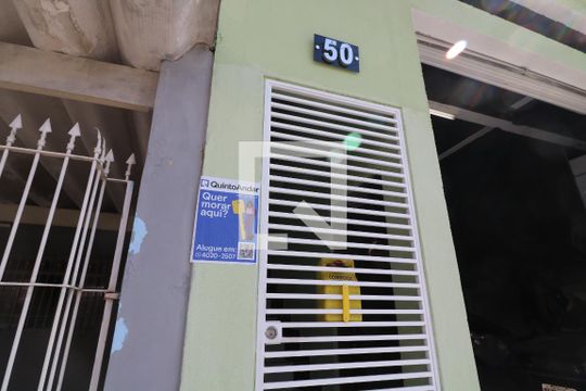 Fachada de casa para alugar com 1 quarto, 45m² em Parque São Rafael, São Paulo