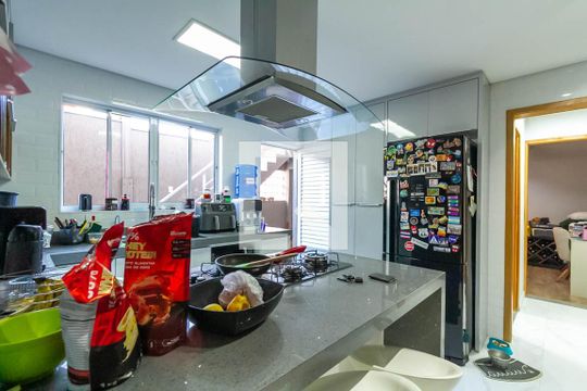 Cozinha de casa à venda com 3 quartos, 235m² em Taboão, São Bernardo do Campo