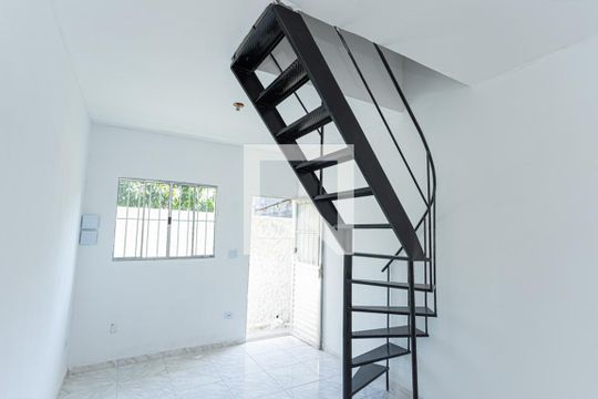 Sala e cozinha de casa para alugar com 2 quartos, 50m² em Casa Verde Média, São Paulo