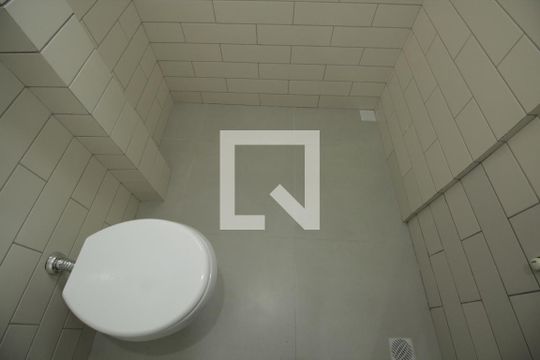 Banheiro de kitnet/studio para alugar com 1 quarto, 30m² em Embaré, Santos