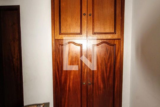 Rouparia  de apartamento à venda com 2 quartos, 109m² em Lagoinha, Belo Horizonte