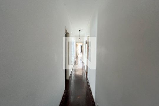 Corredor de casa à venda com 5 quartos, 300m² em Parque Jabaquara, São Paulo