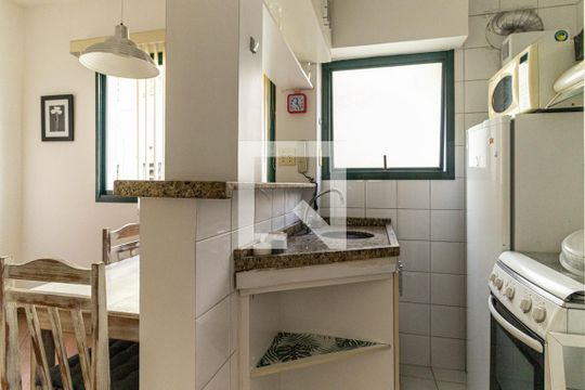 Cozinha de apartamento para alugar com 1 quarto, 33m² em Consolação, São Paulo
