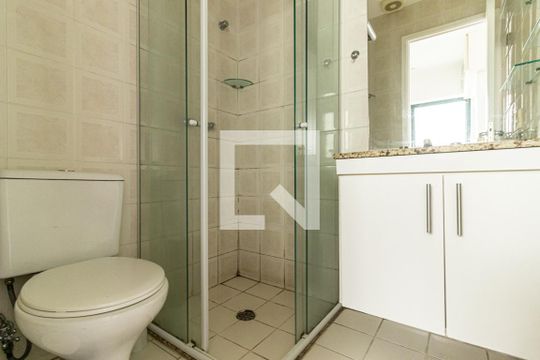 Banheiro de apartamento para alugar com 1 quarto, 33m² em Consolação, São Paulo