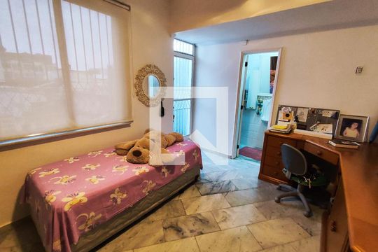 Suíte de casa de condomínio à venda com 4 quartos, 300m² em Lins de Vasconcelos, Rio de Janeiro