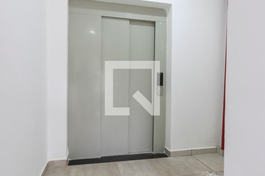 Area comum elevador de apartamento para alugar com 2 quartos, 64m² em Campos Elísios, Ribeirão Preto