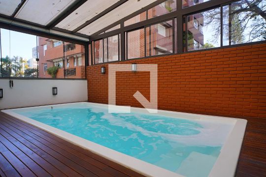 Área comum - Piscina de apartamento para alugar com 1 quarto, 55m² em Independência, Porto Alegre