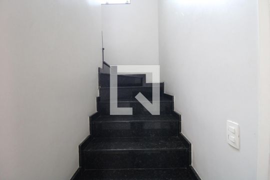 Escada de casa à venda com 3 quartos, 178m² em Jardim Palmares (zona Sul), São Paulo