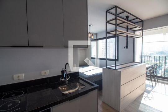 Cozinha de kitnet/studio para alugar com 1 quarto, 26m² em Campo Belo, São Paulo