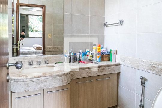 Banheiro da Suíte 1 de casa à venda com 5 quartos, 7272m² em Garças, Belo Horizonte