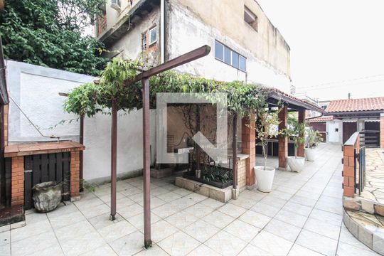 Quintal de casa para alugar com 3 quartos, 256m² em Califórnia, Nova Iguaçu