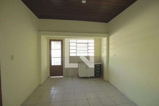 Cozinha de casa à venda com 3 quartos, 300m² em Sarandi, Porto Alegre