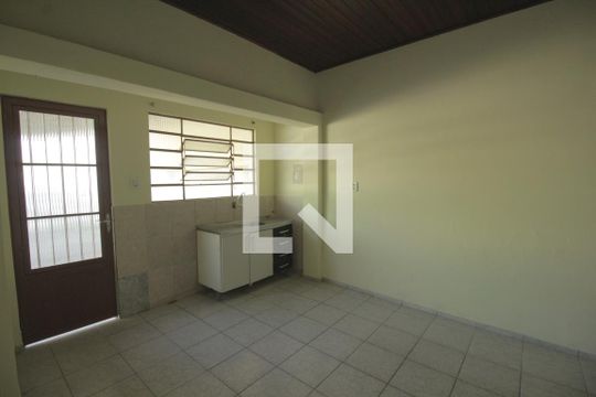 Cozinha de casa à venda com 3 quartos, 300m² em Sarandi, Porto Alegre