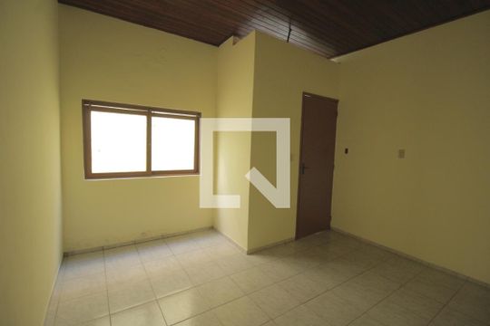 Quarto 2 de casa à venda com 3 quartos, 300m² em Sarandi, Porto Alegre