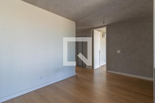Acesso as Suítes (2º andar) de casa de condomínio à venda com 4 quartos, 1200m² em Barra da Tijuca, Rio de Janeiro