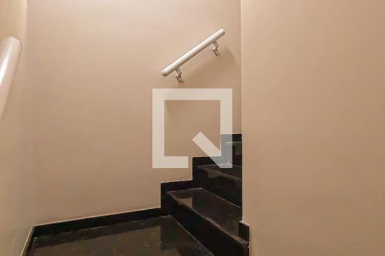 Corredor de casa para alugar com 3 quartos, 170m² em Jardim São Jorge, Guarulhos