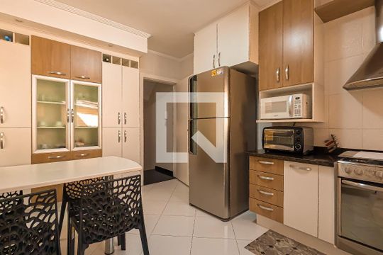Cozinha de casa para alugar com 3 quartos, 170m² em Jardim São Jorge, Guarulhos