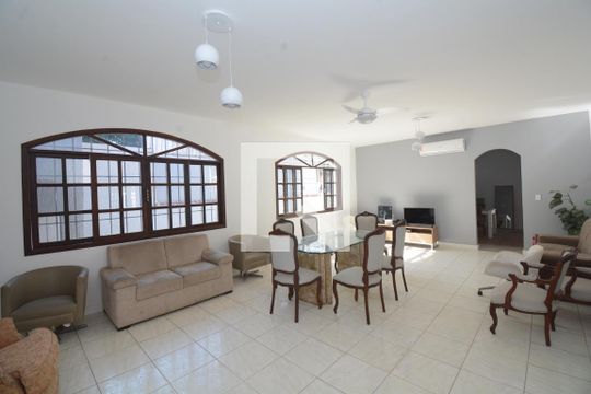 Sala de Estar e Jantar de casa para alugar com 4 quartos, 600m² em Vila Valqueire, Rio de Janeiro
