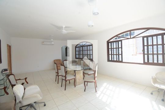 Sala de Estar e Jantar de casa para alugar com 4 quartos, 600m² em Vila Valqueire, Rio de Janeiro