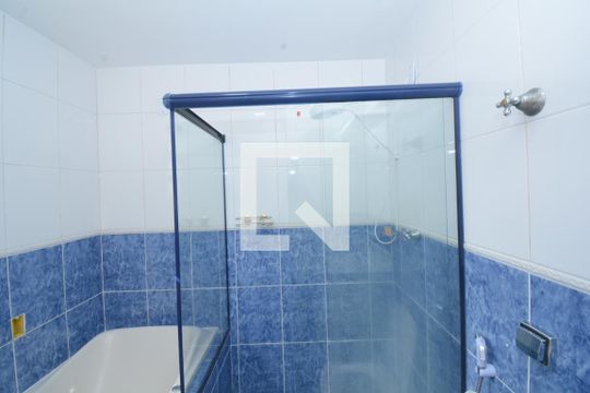 Banheiro da Suíte 1 de casa para alugar com 4 quartos, 600m² em Vila Valqueire, Rio de Janeiro