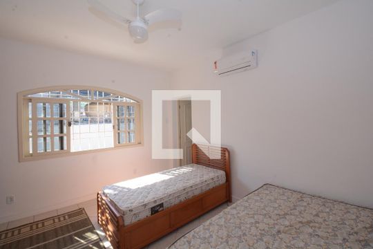 Suíte 1 de casa para alugar com 4 quartos, 600m² em Vila Valqueire, Rio de Janeiro
