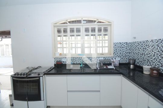 Cozinha de casa para alugar com 4 quartos, 600m² em Vila Valqueire, Rio de Janeiro