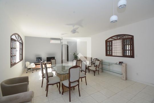 Sala de Estar e Jantar de casa para alugar com 4 quartos, 600m² em Vila Valqueire, Rio de Janeiro