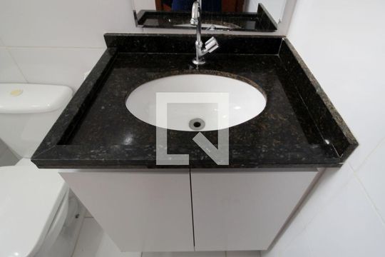 Banheiro de apartamento para alugar com 2 quartos, 64m² em Parque Campolim, Sorocaba