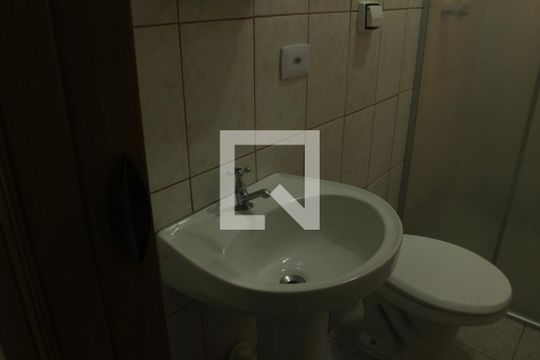 Banheiro de apartamento à venda com 1 quarto, 25m² em Jardim Anhanguera, São Paulo