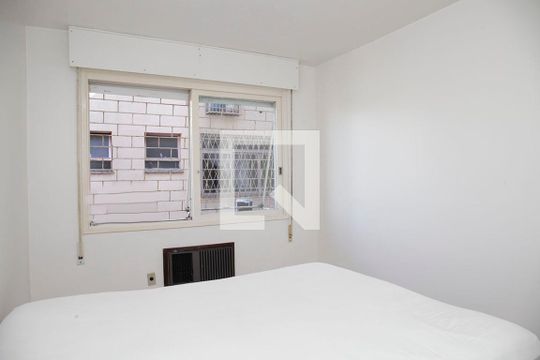 Quarto 1 de apartamento para alugar com 2 quartos, 70m² em Partenon, Porto Alegre