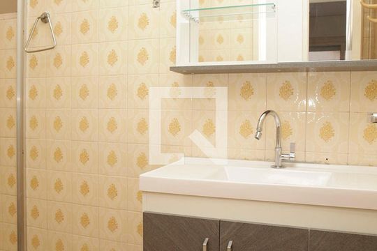 Banheiro Social de apartamento para alugar com 2 quartos, 70m² em Partenon, Porto Alegre