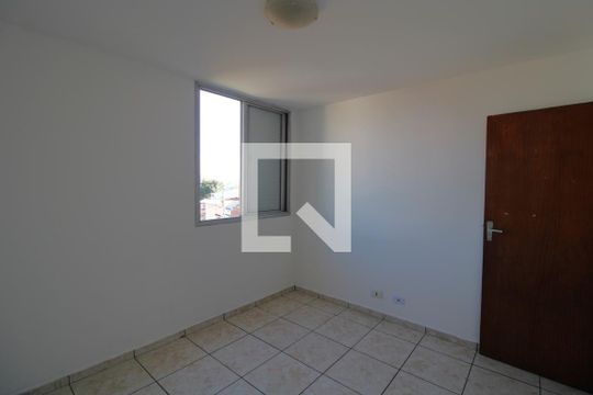 Quarto 2 de apartamento para alugar com 2 quartos, 43m² em Vila Santana, São Paulo