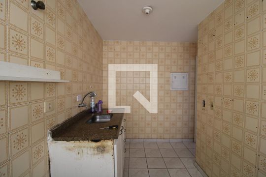 Cozinha de apartamento para alugar com 2 quartos, 43m² em Vila Santana, São Paulo