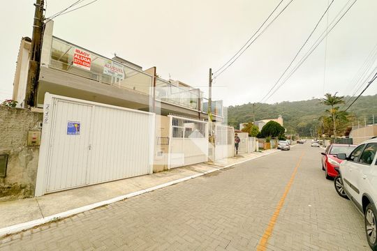Vista da Rua de casa para alugar com 2 quartos, 120m² em Ponta das Canas, Florianópolis